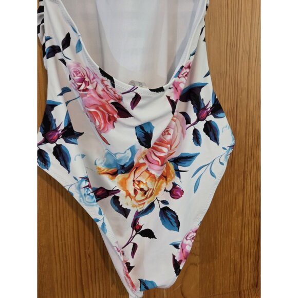 Cupshe Swimsuit L Tummy Control Floral and‎ Stripe Halter One Piece - Picture 9 of 11